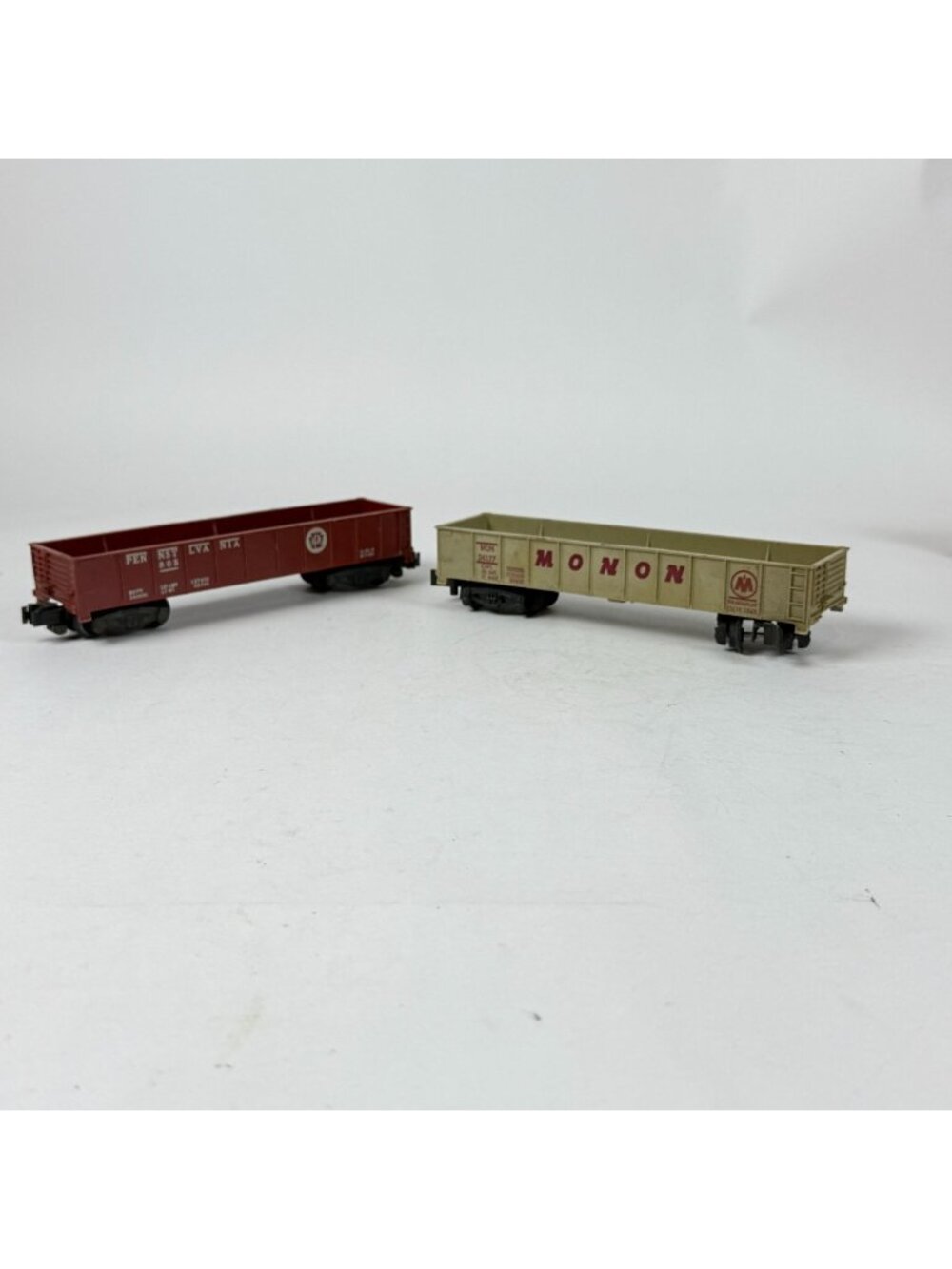 Vintage 2 American Flyer A.C. Gilbert O Gauge Pennsylvania & Monon Gondola Cars